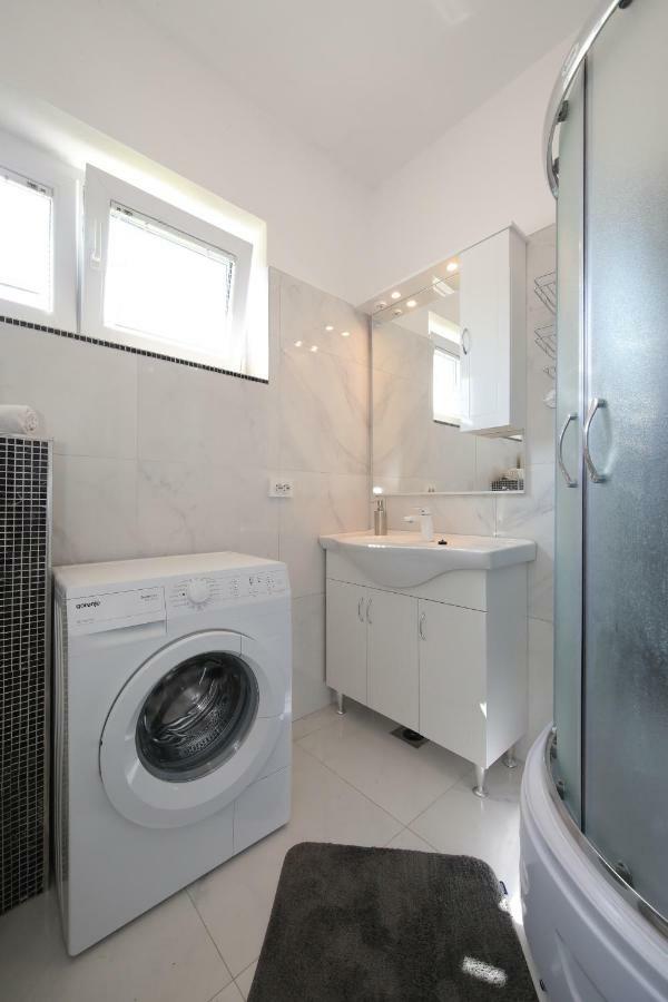 Hacienda Mia With Pool,Bbq,Free Parking Zadar Exterior foto